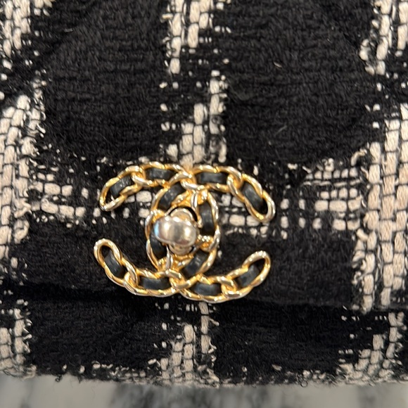 CHANEL 19 TWEED BAG - Picture 2 of 7